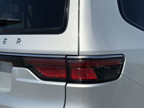 Used 2024 Jeep Wagoneer L Series II image 26