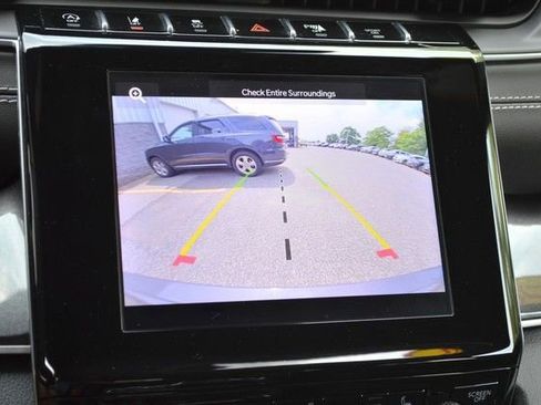 Used 2023 Jeep Grand Cherokee Altitude AWD/4WD image 32