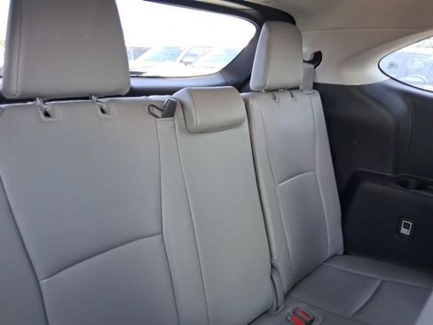 Used 2025 Toyota Highlander XLE AWD/4WD image 17
