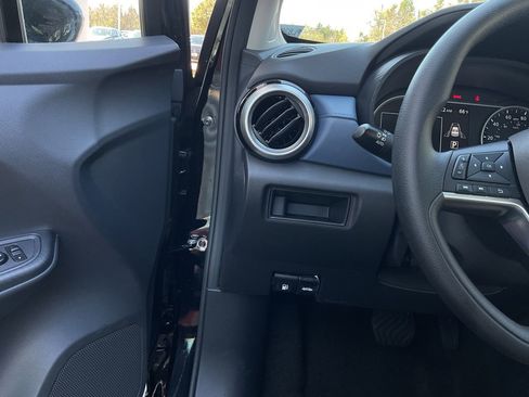 Used 2025 Nissan Versa SV image 24