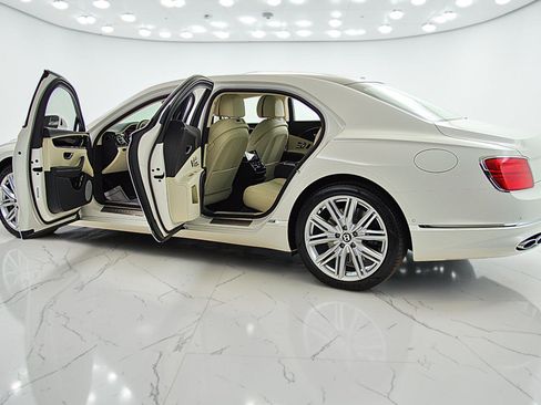 Certified 2023 Bentley Flying Spur Plug-In Hybrid AWD/4WD image 6