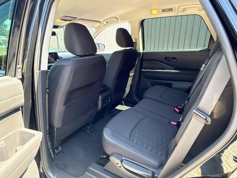 Used 2025 Nissan Pathfinder SV FWD image 14