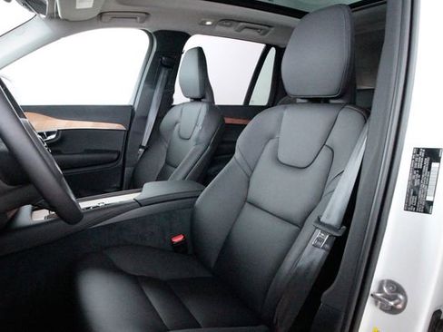 Certified 2025 Volvo XC90 B6 Plus w/ Protection Package Premier image 21