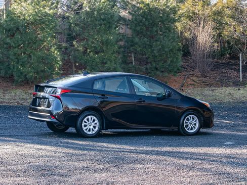Used 2022 Toyota Prius LE image 9