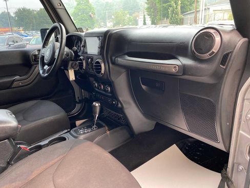Used 2017 Jeep Wrangler Unlimited Sport w/ Quick Order Package 24S AWD/4WD image 19
