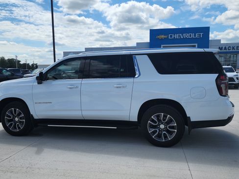 Used 2023 Chevrolet Suburban LT AWD/4WD image 8