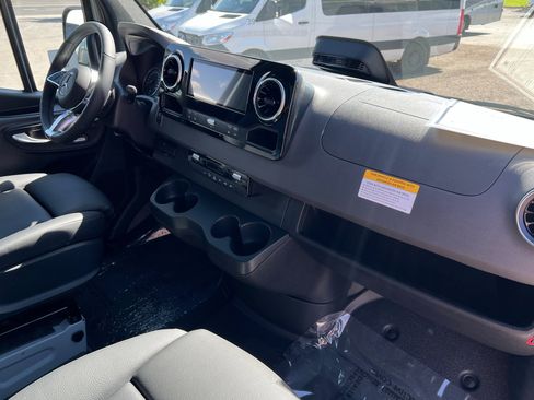 New 2025 Mercedes-Benz Sprinter 2500 image 21