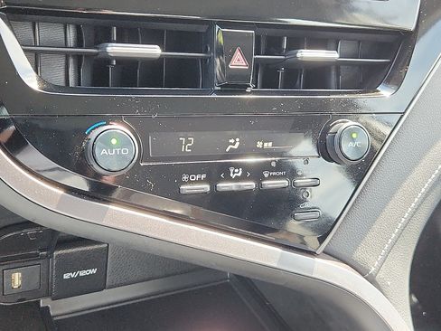 Used 2021 Toyota Camry SE AWD/4WD image 15