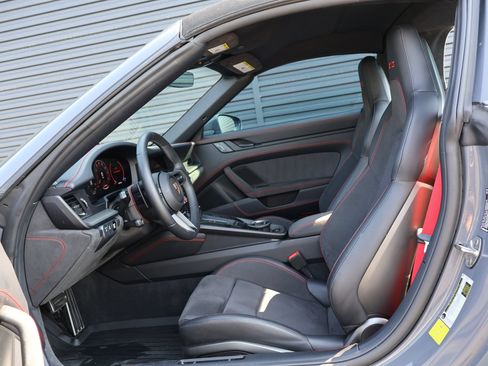 Certified 2025 Porsche 911 Targa 4 GTS AWD/4WD image 5