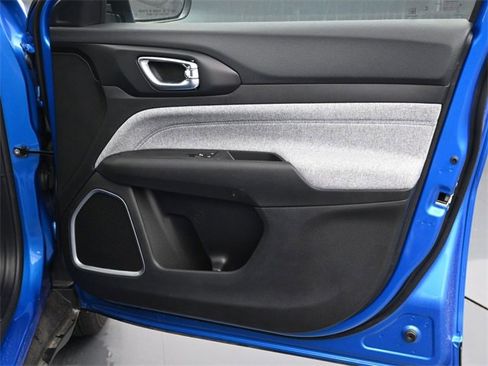 New 2025 Jeep Compass Latitude image 11