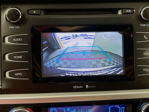 Used 2015 Toyota Highlander Plus FWD image 13