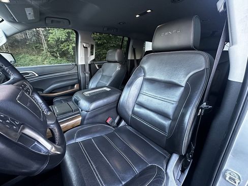 Used 2020 GMC Yukon XL Denali image 11