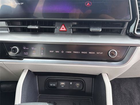 Used 2025 Kia Sportage EX FWD image 18