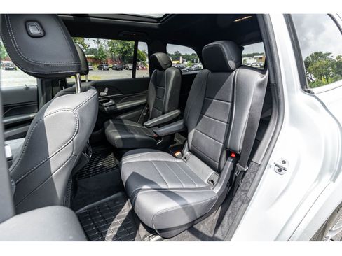 Used 2022 Mercedes-Benz GLS 450 4MATIC image 11