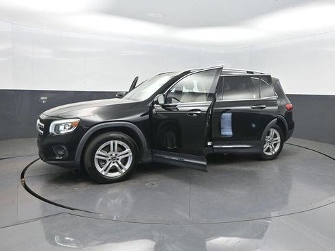 Used 2020 Mercedes-Benz GLB 250 w/ Premium Package image 35