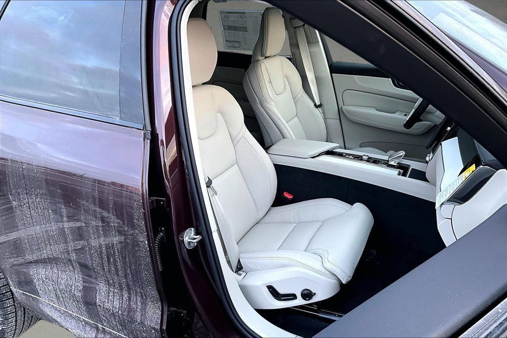 New 2026 Volvo XC60 B5 Ultra w/ Protection Package Premier AWD/4WD image 11