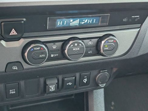 Used 2023 Toyota Tacoma TRD Sport image 27