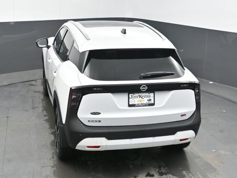 New 2026 Nissan Kicks SR w/ SR Premium Package FWD image 36
