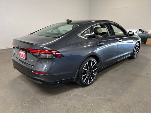 Used 2023 Honda Accord Touring image 3
