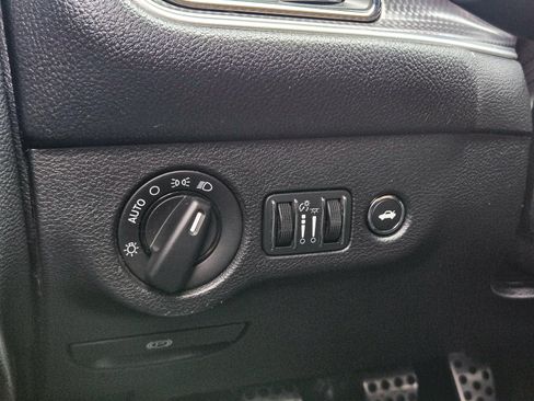 Used 2015 Dodge Challenger SRT Hellcat image 36