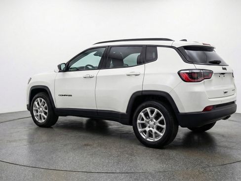 Used 2025 Jeep Compass Limited AWD/4WD image 6