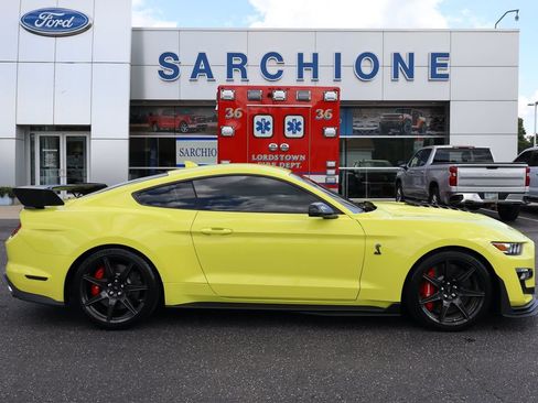 Used 2021 Ford Mustang Shelby GT500 w/ Carbon Fiber Track Pack RWD image 2