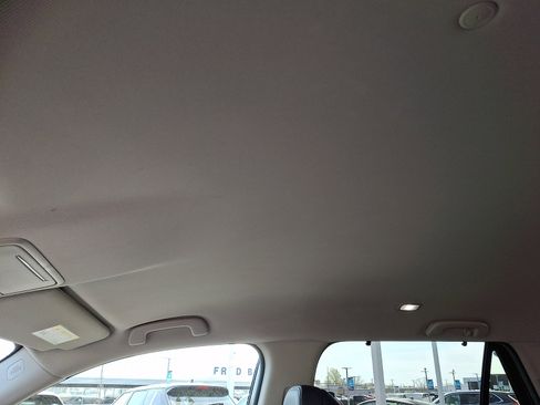 Used 2025 Honda Pilot EX-L image 17