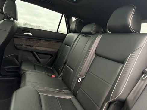 Used 2022 Volkswagen Atlas Cross Sport SEL image 31