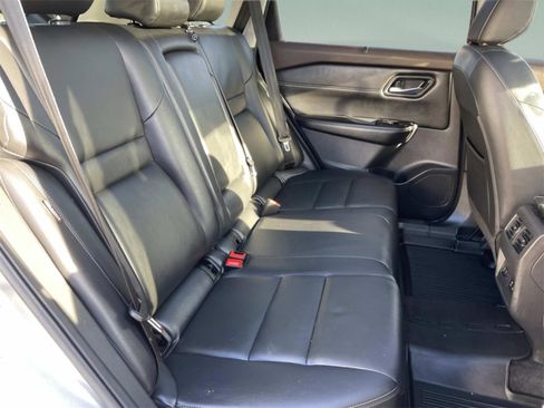 Used 2022 Nissan Rogue SL w/ SL Premium Package image 12