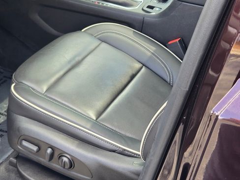 Used 2023 Chevrolet Traverse Premier FWD image 25