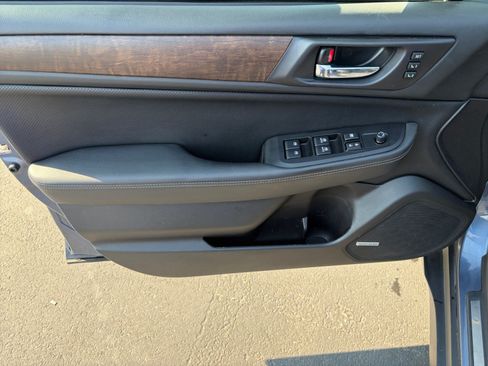Used 2017 Subaru Outback 3.6R Limited AWD/4WD image 9