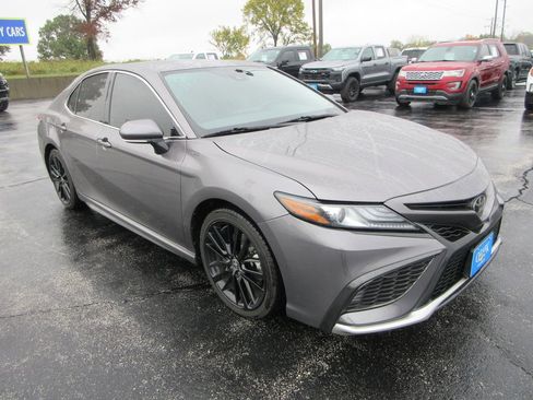 Used 2021 Toyota Camry XSE image 7