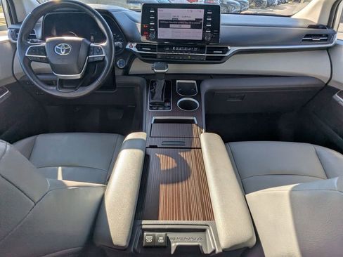 Used 2024 Toyota Sienna XLE image 16