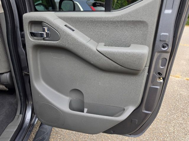Used 2020 Nissan Frontier SV w/ Midnight Edition Floor Mats AWD/4WD image 17