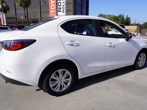 Used 2019 Toyota Yaris L FWD image 6