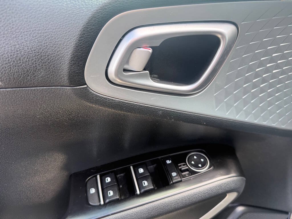 Used 2022 Kia Soul LX w/ Technology Package FWD image 9