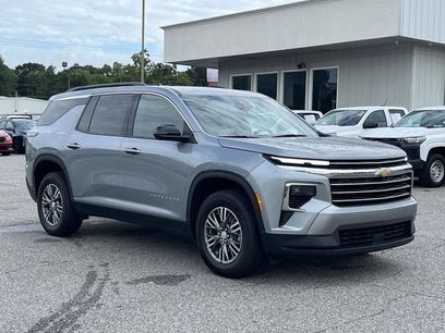 Used 2024 Chevrolet Traverse LT