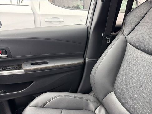 Certified 2025 Toyota Sienna XLE Woodland Edition image 19