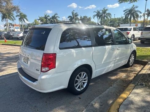 Used 2013 Dodge Grand Caravan SXT image 2