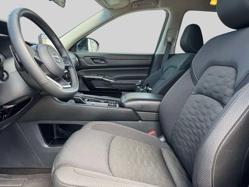 Used 2025 Nissan Pathfinder SV AWD/4WD image 14