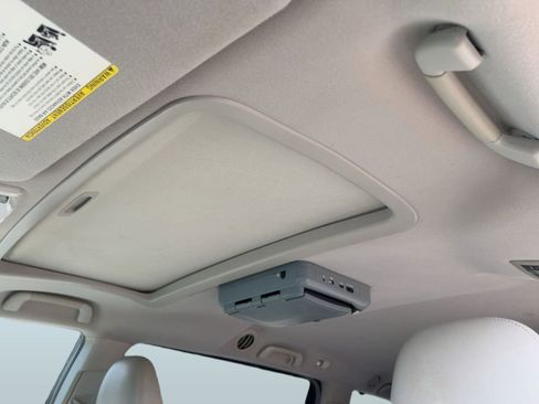 Used 2013 Toyota Sienna XLE image 15