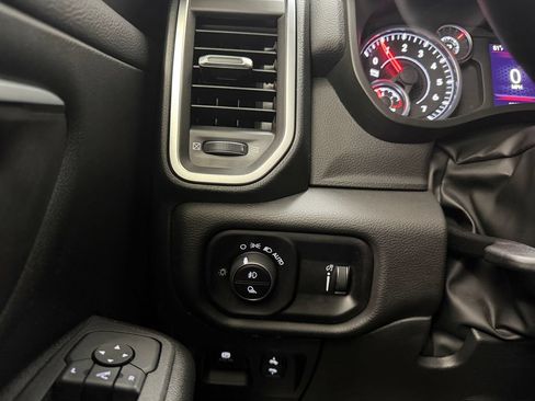 Used 2025 RAM 1500 Big Horn AWD/4WD image 32