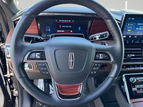 Used 2024 Lincoln Navigator Reserve image 14