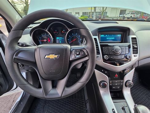 Used 2013 Chevrolet Cruze LS image 30