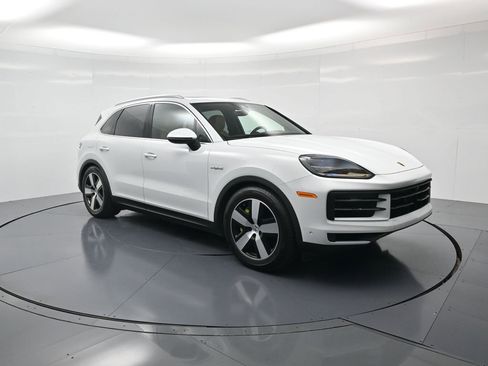 Certified 2026 Porsche Cayenne S AWD/4WD image 32