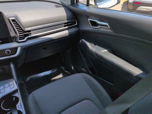 Certified 2025 Kia Sportage LX FWD image 17