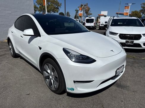 Used 2022 Tesla Model Y Long Range AWD/4WD image 10