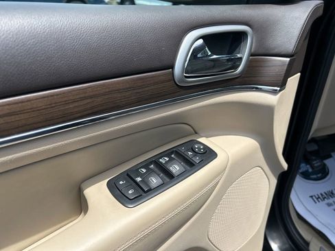 Used 2018 Jeep Grand Cherokee Overland AWD/4WD image 17