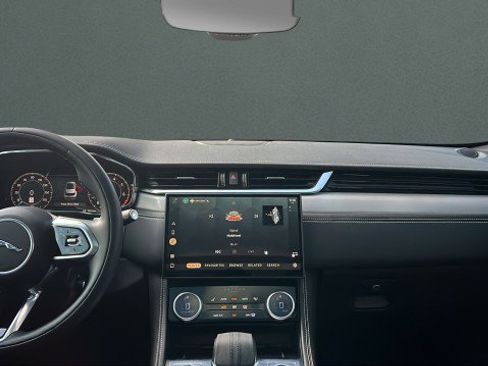 Used 2025 Jaguar F-PACE R-Dynamic S image 9