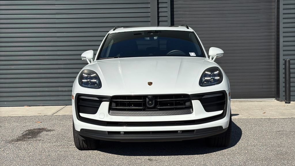 Certified 2026 Porsche Macan AWD/4WD image 22